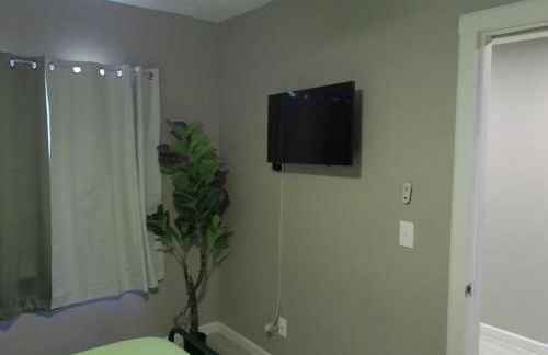 King Bed Creekfront Retreat in Jacksonville - Photo 29