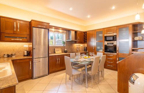 Kondarini Sea View Villa, Just 290m from the beach, by ZanteWize - Foto 28
