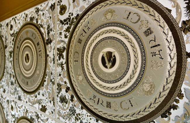 Ultra Deluxe Versace Apartment Near Sheffield - Photo 19