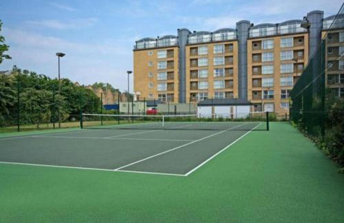 Bright, Modern One-bed With Stunning View of Thames - Foto 44