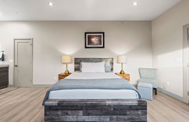 NEW Moondance Private Studio Cathedral Rock Hiking - Photo 2