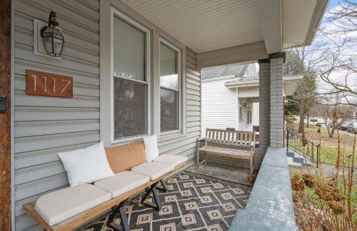 Charming City Home with Patio Fire Pit & Record Player-Family Friendly - Foto 31