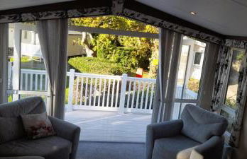 Family breaks at Rockley Park with Prosecco and a box of chocolates on arrival - Photo 19