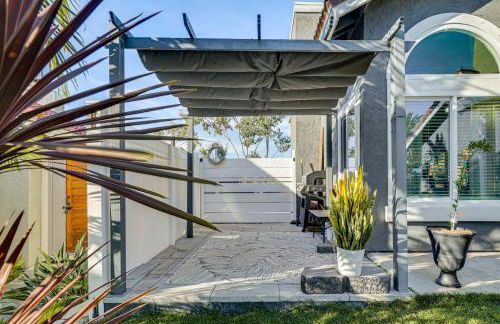 Modern Oceanside Living! Family Home with Workspace - Foto 31