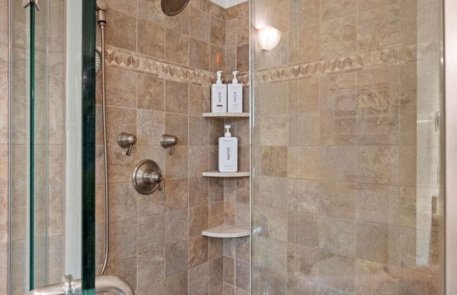 Massive Home w Sauna Pools Hot Tub Fireplaces - Photo 49