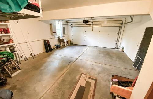 Secluded Log Cabin with Views & Hot Tub, Foosball, Wood Stove - Heavenly Homestead - Foto 17