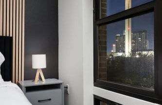 1BR Escape w Pool&Parking, Near Rvrwlk & Conv Ctr - Foto 12