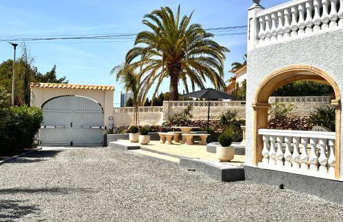 SUNNY Apartment in a Cosy Villa with shared swimming pool - Foto 2