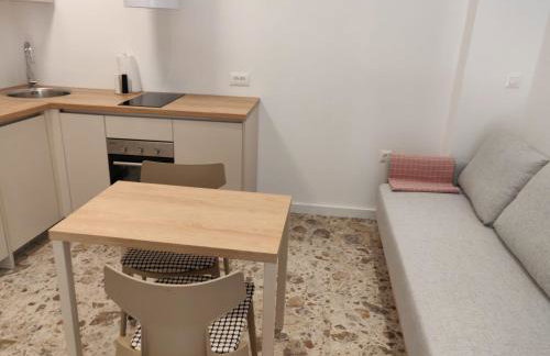 Omis apartment - near beach and town center, ground floor with small garden - Foto 19