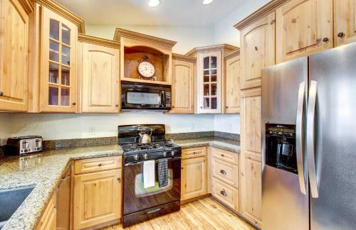 Winter Hikes and Ice Fishing Fun Cozy Show Low Home - Foto 10