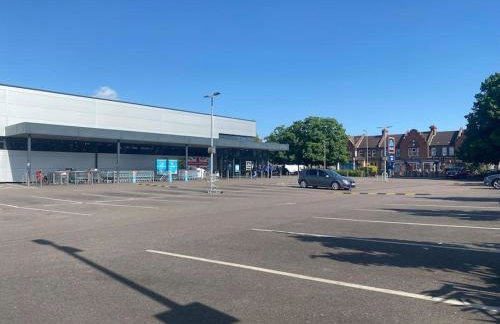 Modern Spacious 1 Bed Apartment with Free Parking in Trendy Inner London Suburb 15 mins walk to Victoria Line Underground then 20 mins to Oxford Street "West End of London" or 10 mins walk to Overground and 10 mins to London Liverpool St "City of London" - Foto 29