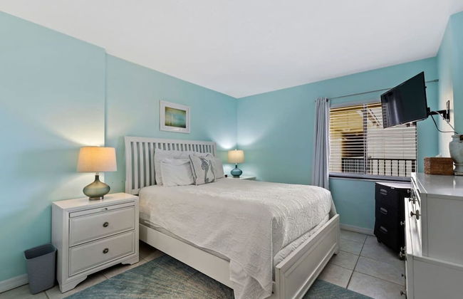 Top Floor Oceanfront Condo w Pool Beach Access - Foto 19