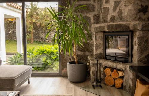 Countryside house with a pool and fireplace - Photo 60