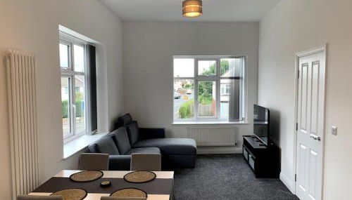 New large 2 bedroom apartment with private parking - Foto 3