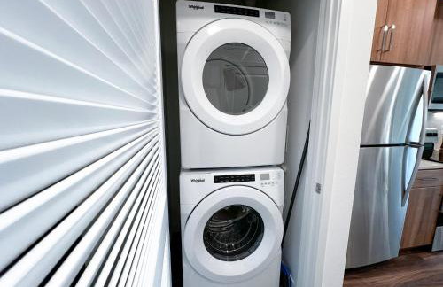 Modern Cosmopolitan APT Mid Hollywood with Free Parking 10mins to Universal Studios - Photo 4