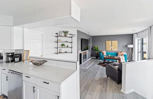 New Renovated 5BD Home with Hot Tub Sauna & Game Rm - Foto 19