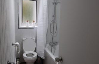 Stylish Designer Cottage - Sleeps 7 - Free Parking - Photo 10