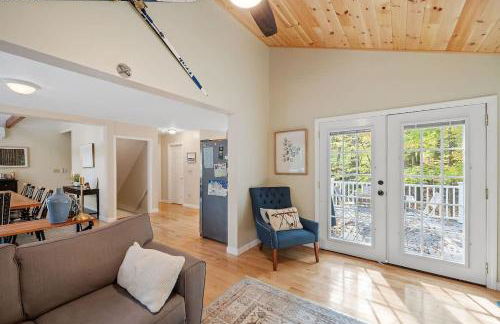 Cozy Mountain Retreat Fireplace Deck Near Lakes - Foto 11