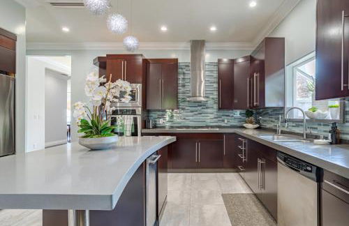 Regal 4 bed with hot tub close to Universal sleeps 15 - Foto 11