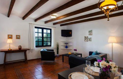 Beautiful house with garden & views in Mijas - Photo 4