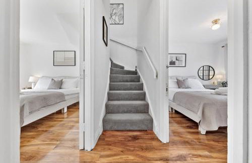 4 Bedroom House by Homestyles Hosts - Short Lets and Serviced Accommodation Islington - Private En-Suite - Foto 37