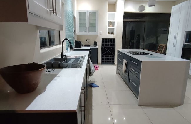 A Mother a Sons and Daughter Approach Towards Modern Living - Foto 15