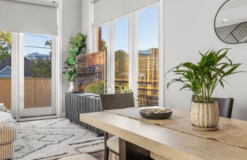 NEW Elegant Downtown Escape with Modern Comforts - Foto 21