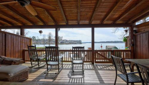 Lakefront Stillwaters Villa with Deck and Private Dock - Foto 1