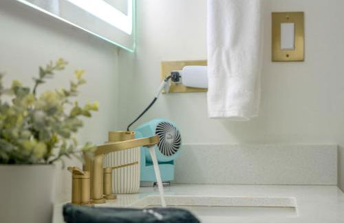 Beachfront Studio w Amazing Views - Photo 24