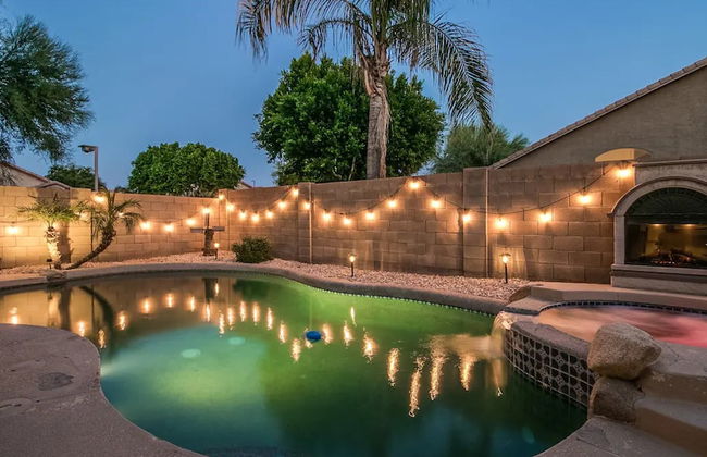 Massive 5 Bdrm Getaway W/pool, Hot Tub, Game Room! - Photo 38