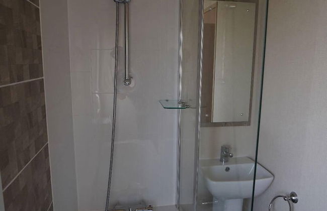 Stunning River View 2 Bedroom Caravan With Decking - Foto 12