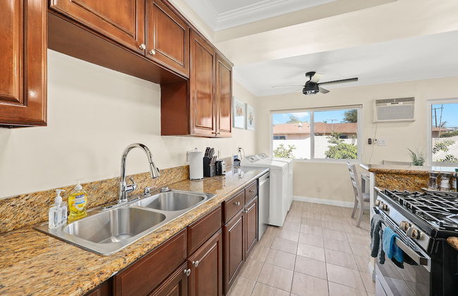 Sunny & Cheerful Near I-10 ~ Queen Beds ~ Parking - Foto 12