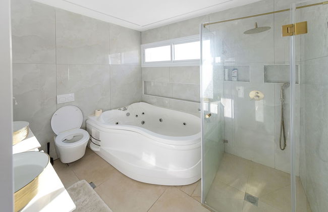 Chateau Gabriel 6 BR Villa w Heated Pool - Foto 40