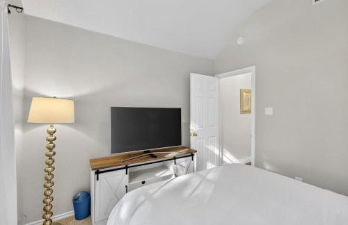 DFW Family Fun Retreat Game Room Pool Table Air Hockey Arcade Work Space Grill BBQ Firepit - Foto 59