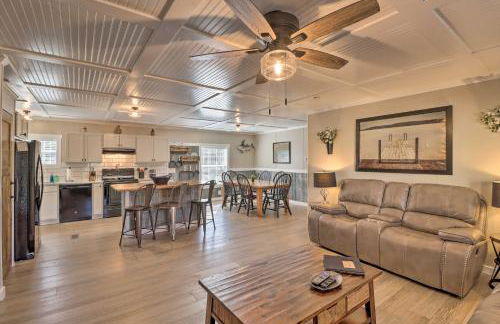 Lakefront Greers Ferry Cabin with Covered Boat Slip! - Foto 3