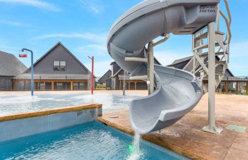 The Luxx - ALL NEW / 4 BD / Poolside / Hot Tub / Lake View - Foto 6