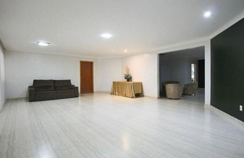 Casa com Piscina e Churrasqueira em Taguatinga - Foto 6