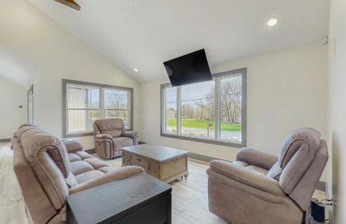 Outdoor Wonderland! Newly Built Home in Fort Ann - Foto 4