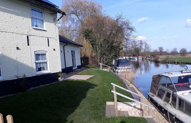 Riverside 2-bed Cottage, Sleeps 3 With Parking - Foto 23