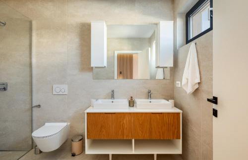 Villa Levita with Pool - Photo 28