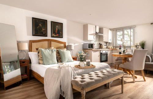 Meadow Cottage - Secluded Woodland Cottage with Private Hot Tub - Photo 3