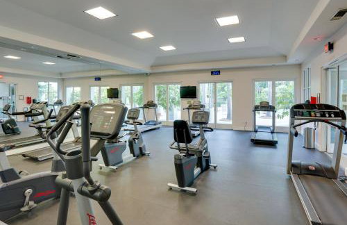 Serene Irvine Retreat with Heated Pool Access! - Foto 25