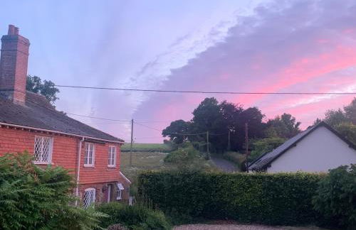 Cute cob cottage - Photo 16