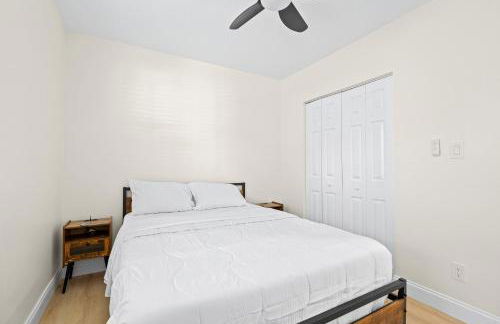 Recently Remodeled + Mins from Beach and Downtown - Foto 17