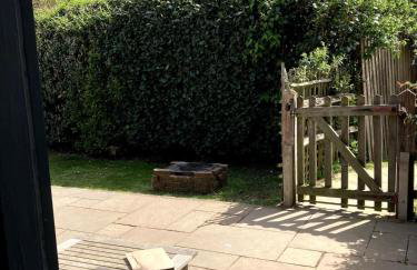 Country cottage overlooking fields with garden room - Foto 44