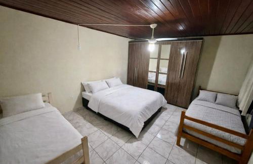 Casa frente a la laguna en Cabo Frio - Foto 9