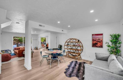 Zion Plush Family Escape HotTub, Games, Sleeps 14 - Photo 24