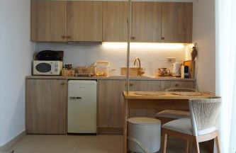 L A Boutique Suites with Private Hot Tub - Photo 22