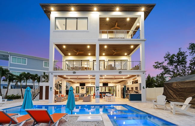 Luxury Seaside Escape Pool Dock Scenic Views - Foto 8