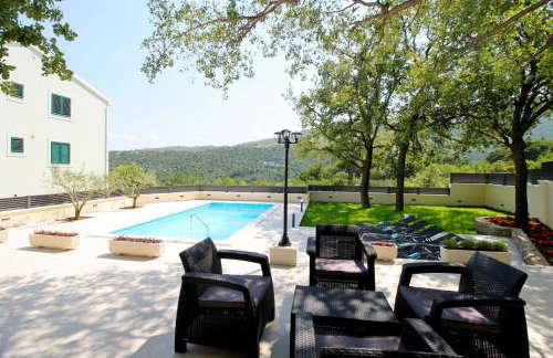 VILLA SKURA private heated pool 32m2, summer kitchen, 4 bedrooms, garden - Photo 32